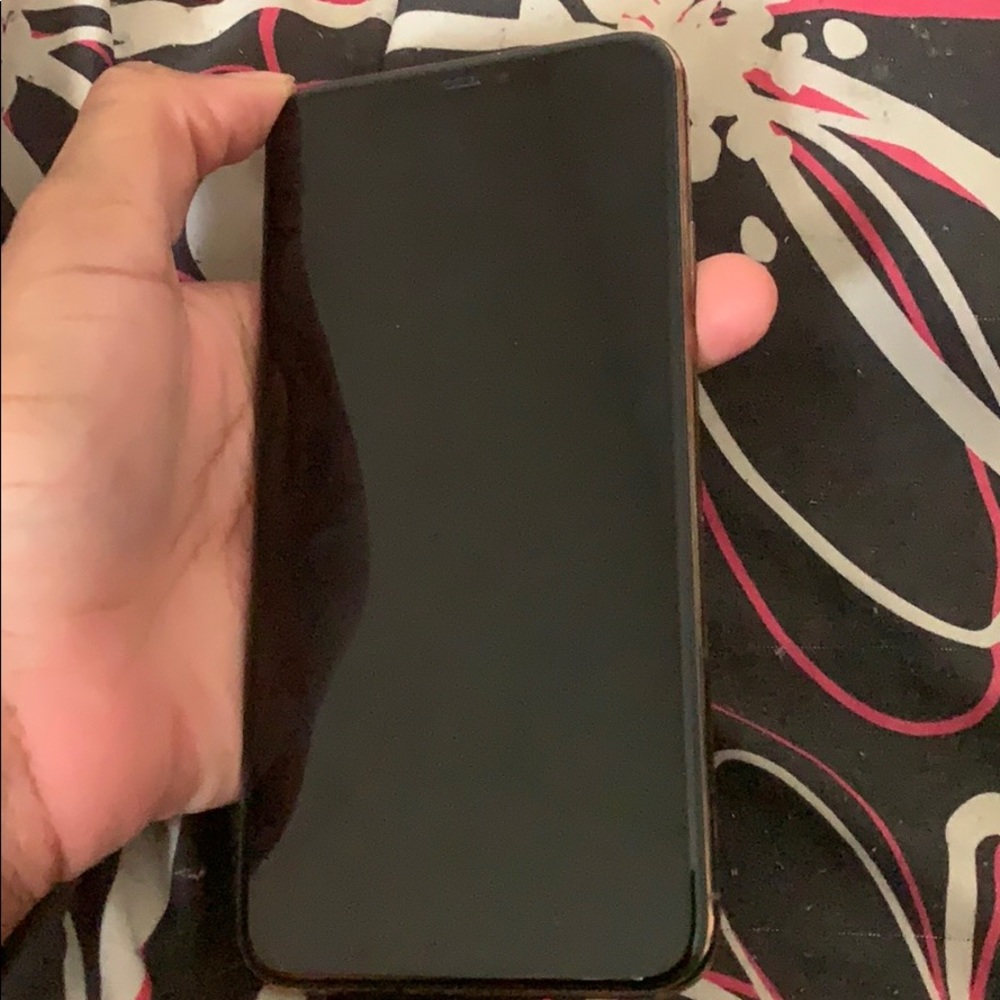 Gold iPhone 11 Pro Max (unlocked)